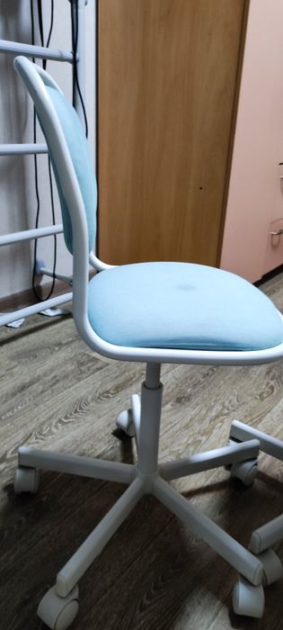 Продам детские стулья Икеа