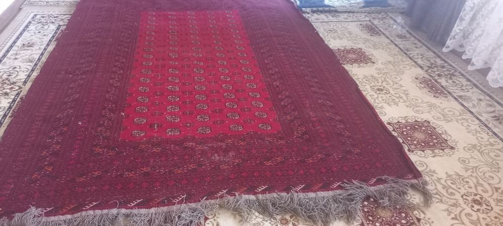 Turkman gilami qadimiy qo'lda to'qilgan