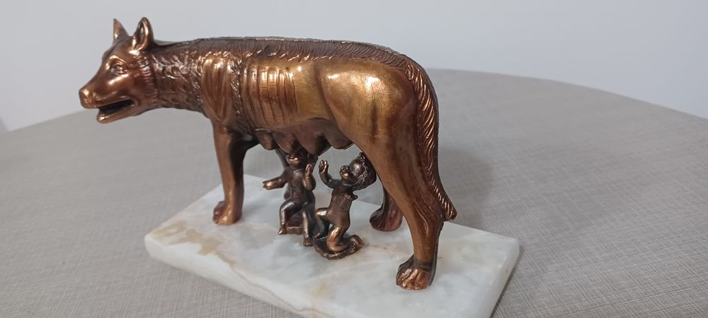 Lupa Capitolina / Lupoaica cu Romulus și Remus