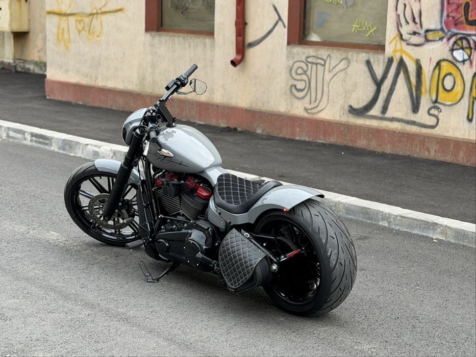 Harley-Davidson Breakout 114 – Conversie Ricks – Model german – Stare ca nouă
