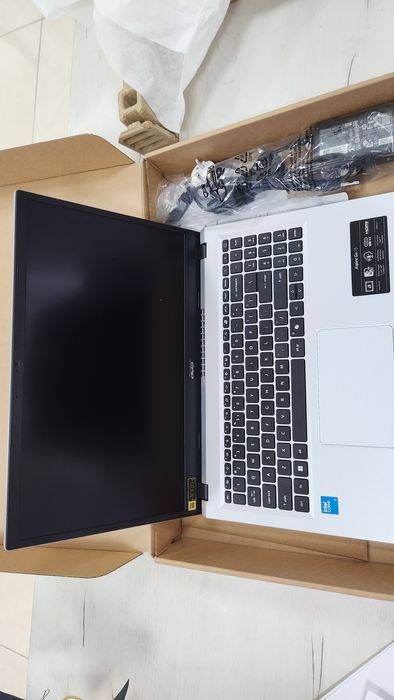 Noutbuk, Acer Core I3