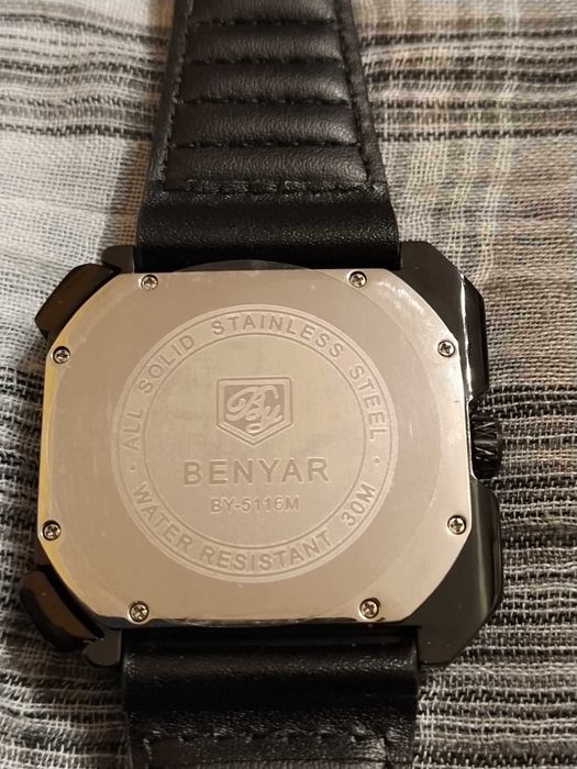 Масивен футуристичен часовник BENYAR
