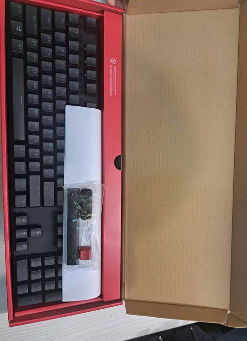 Продам игровую клавиатуру Hyperx Alloy Origins 100 Red Linear