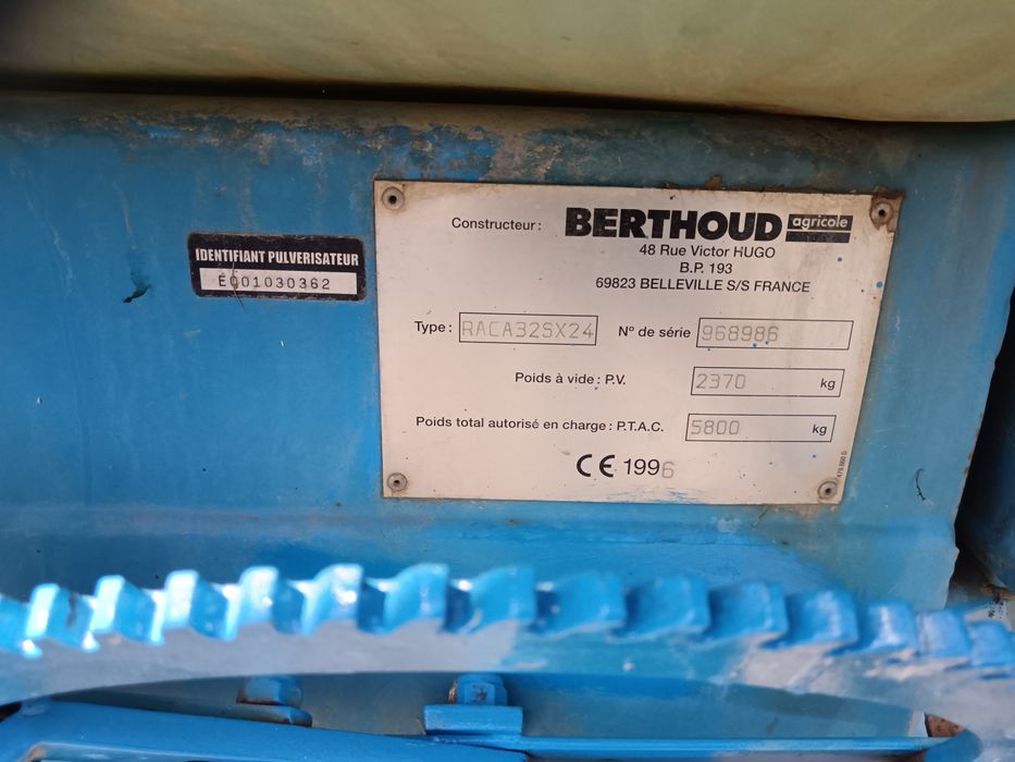Instalație erbicidat Berthoud 3200 litri 24 metri