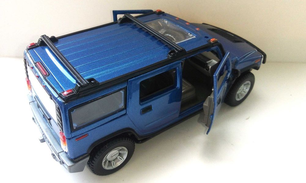 Метални Колички HUMMER Maisto 1:24 - 1:27