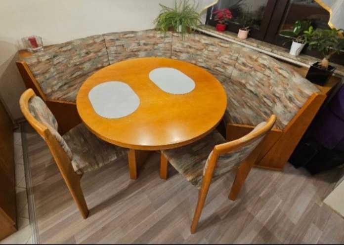 Vând colțari cu masă rotundă și extensibilă și 2 scaune