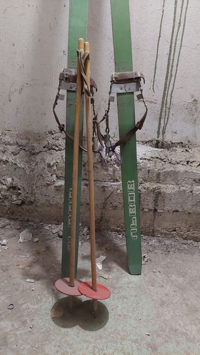 Продам горные лыжи