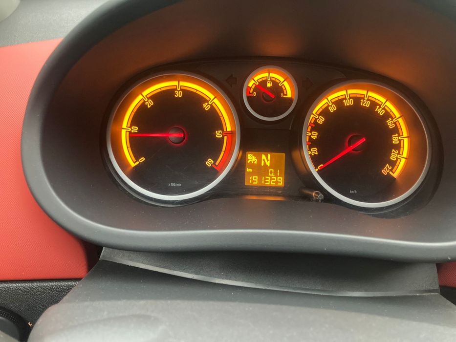 Vând Opel Corsa ; automata; 1.3 diesel