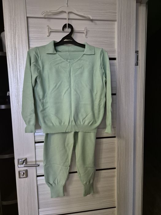 Продам женский костюм