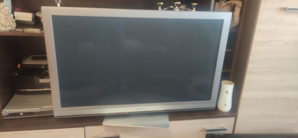PANASONIC TX-P42GW30S
Format / Standard:TV HD 1080p : Intrare digitală HDCP + 16:9 + YUV + 1920x1080 + 1080p 50/60/24Hz + tuner MPEG4 HD.
Notă: anteri