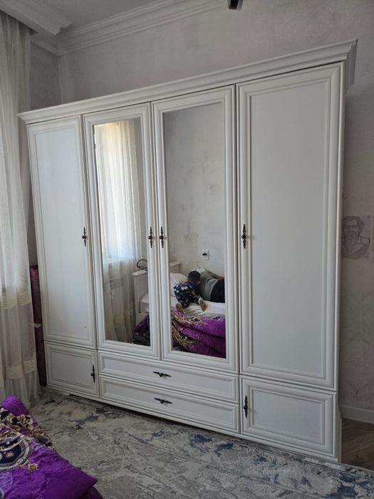 срочно продается кровать и шкаф