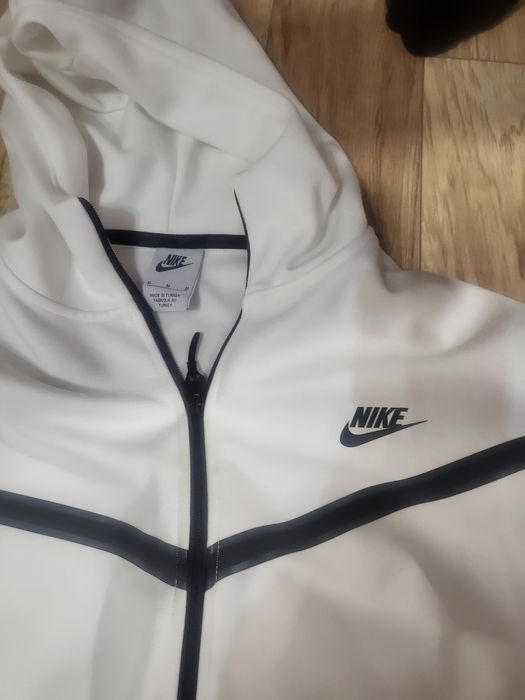 Екип  в М размер  Бял