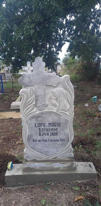 Crucii praf mozaic alb si gri