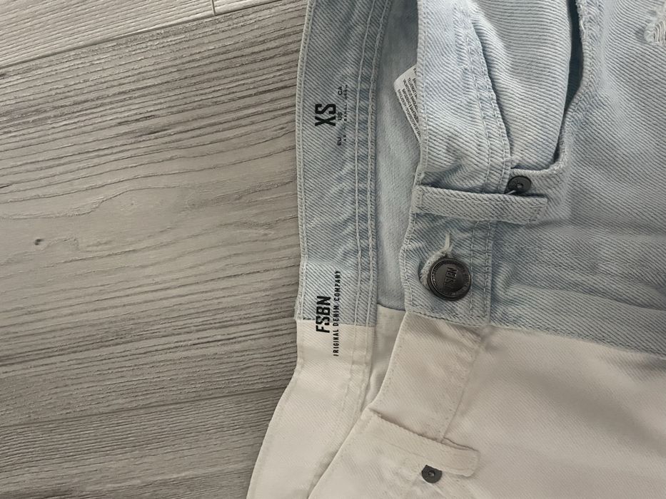 Blugi scurti rupti in 2 culori