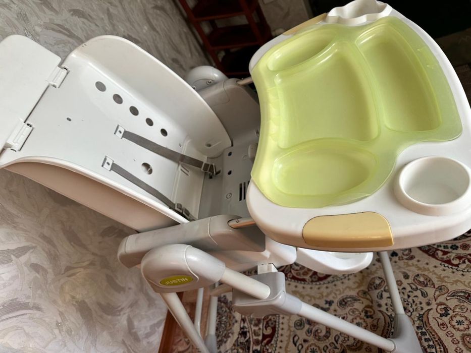 Столик для кормлени