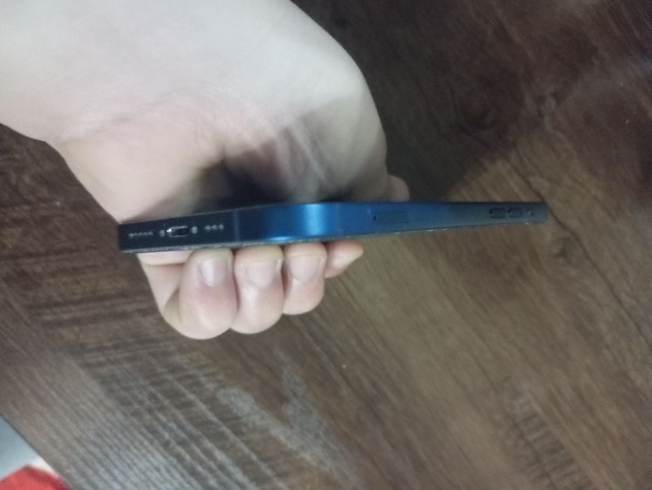 Ayfon 12  64GB ariginal zaryatkasi bilan yomks 84%