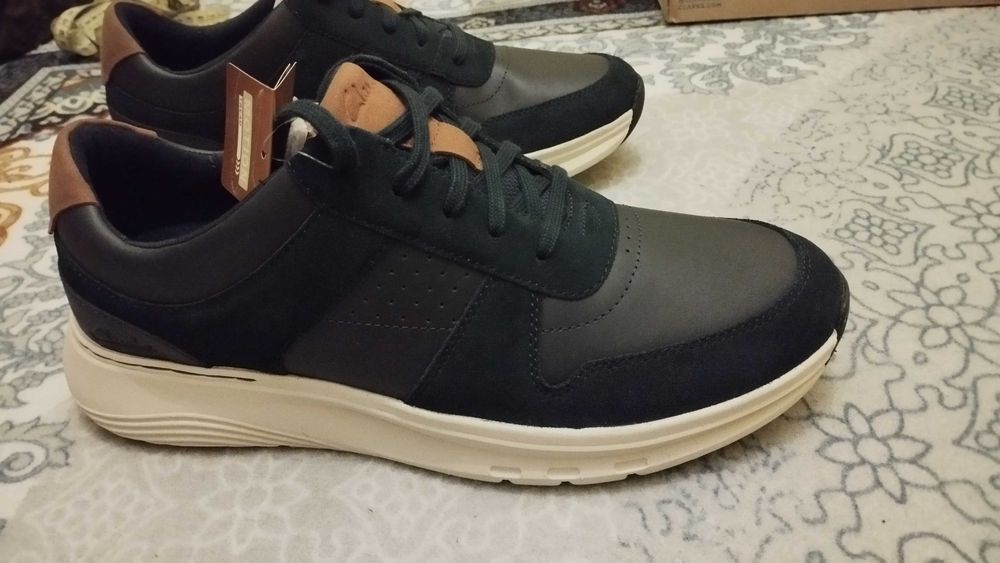 Кожаные кроссовки Clarks Motion Trek Go