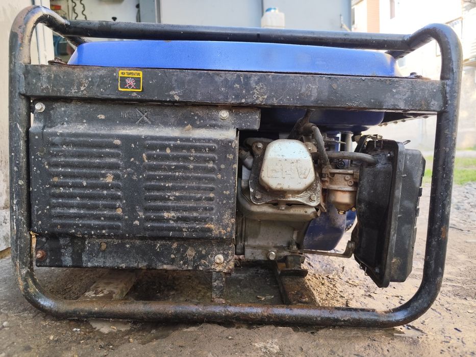 Бензиновый генератор.