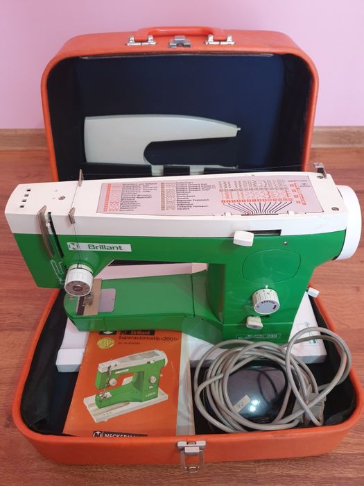 Vând mașini de cusut casnice profesionale