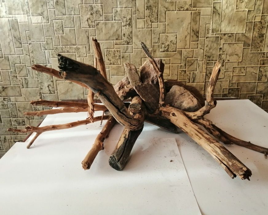 Коряги и трубки для сомов  в аквариум.