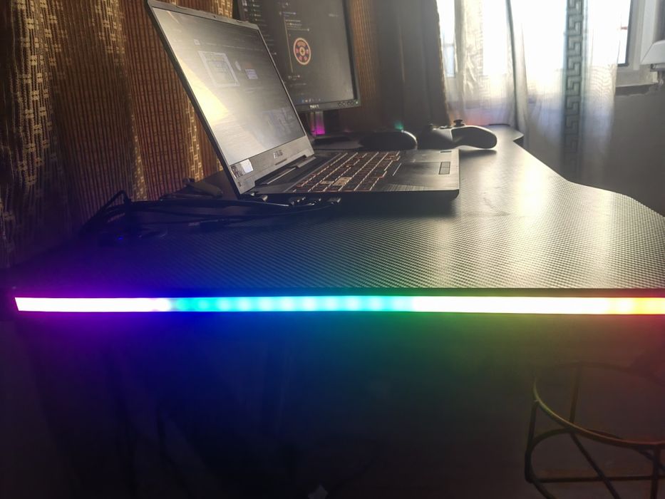 Setup gaming Laptop + mouse + birou + controller