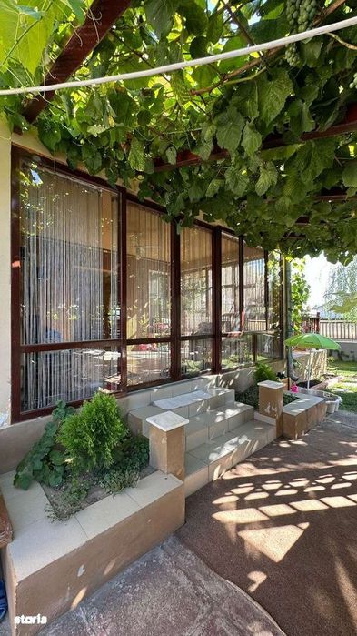 Casă spațioasă cu grădină, piscină și potențial venit din închiriere
