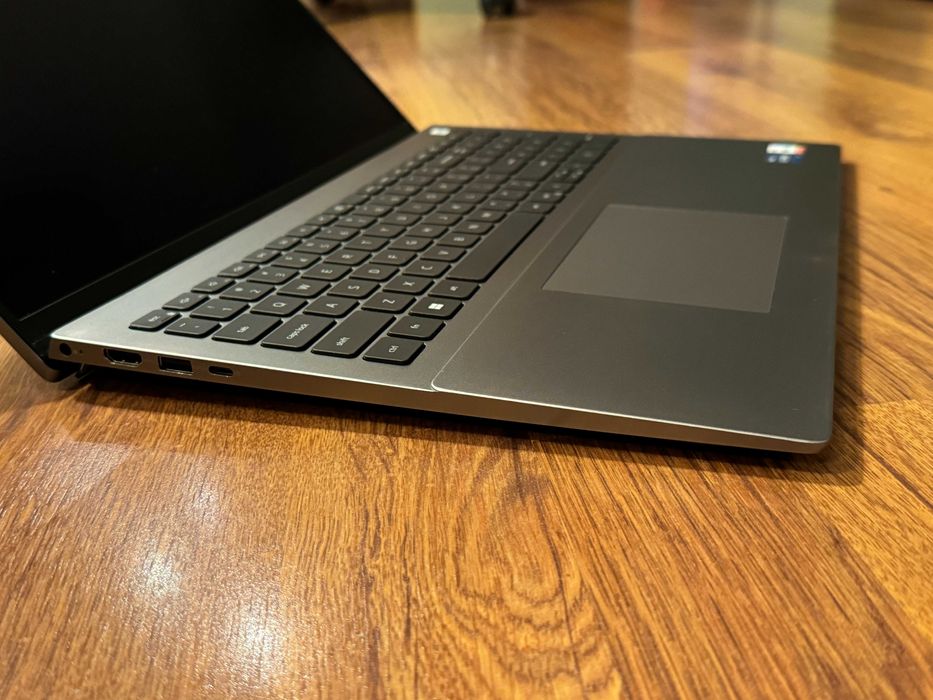 НОВ 16 WUXGA i7-1360p DELL Vostro 5630 16GB LPDDR5/512GB NVMe/Гаранция
