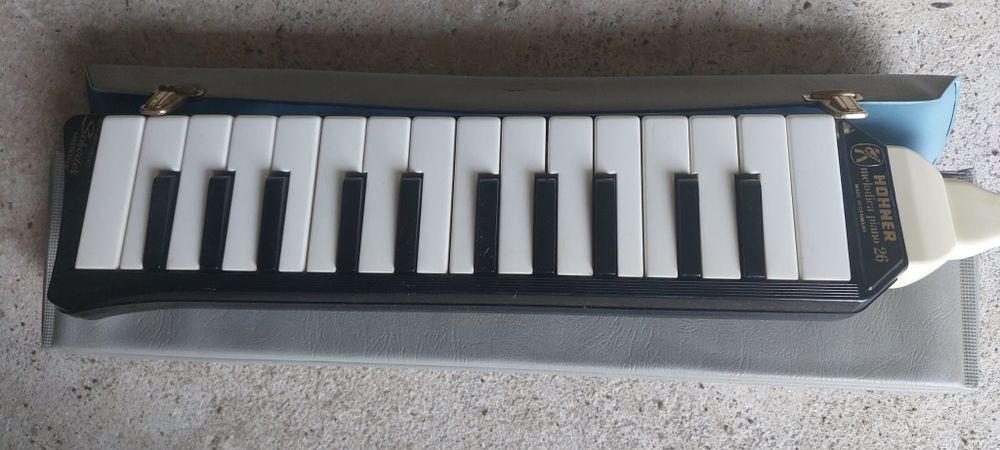 Hohner  melodica 26