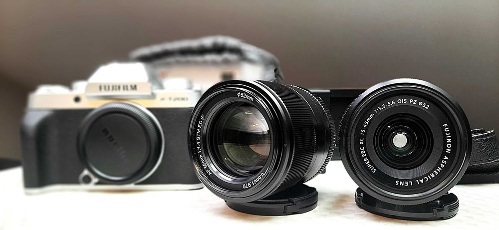 FUJIFILM X-T200 с обективи Fujifilm Fujinon XC 15-45mm f/3.5-5.6 OIS PZ,  Viltrox 56mm F/1.4 XF за Fujifilm X