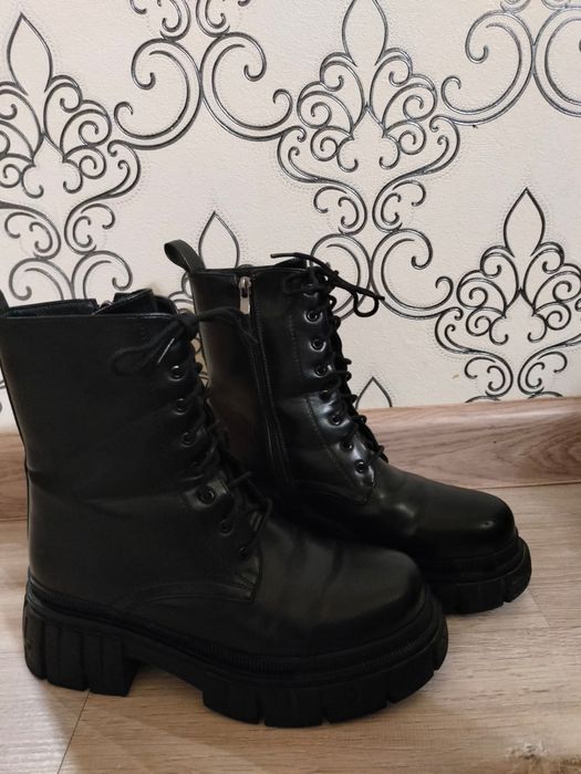 Продам зимние ботинки