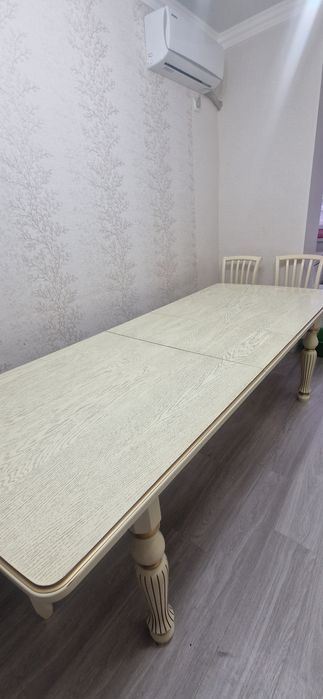 Стол обеденный.                .