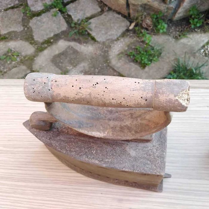 Стари метални ютии