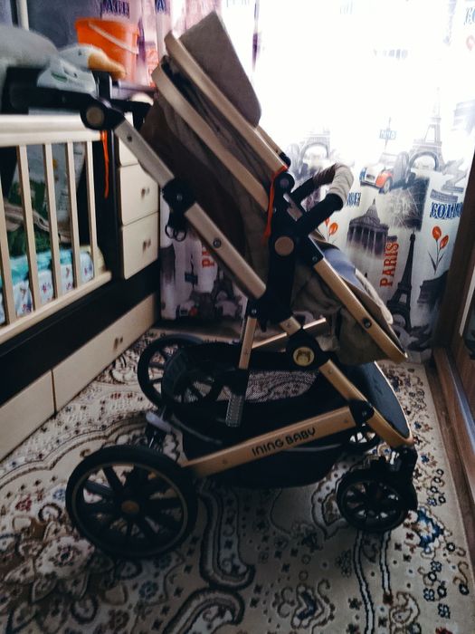 Коляска продам 10000