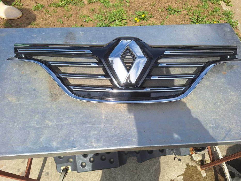 Grila centrala Bara Fata Renault Megan 4
