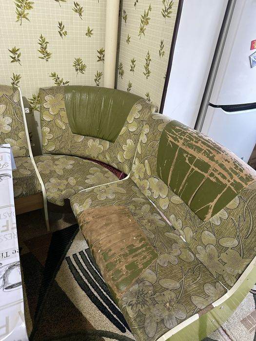 Диван для кухни.