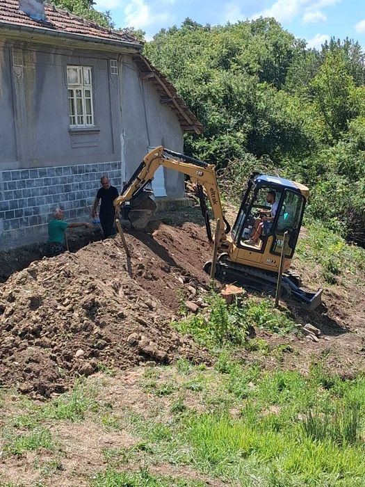 Услуги с комбиниран багер, мини багер и самосвал