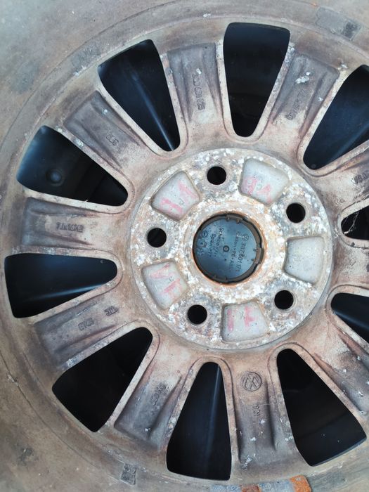 Продавам 1 брой оригинална лята джанта 5×112  за VW  Пасат