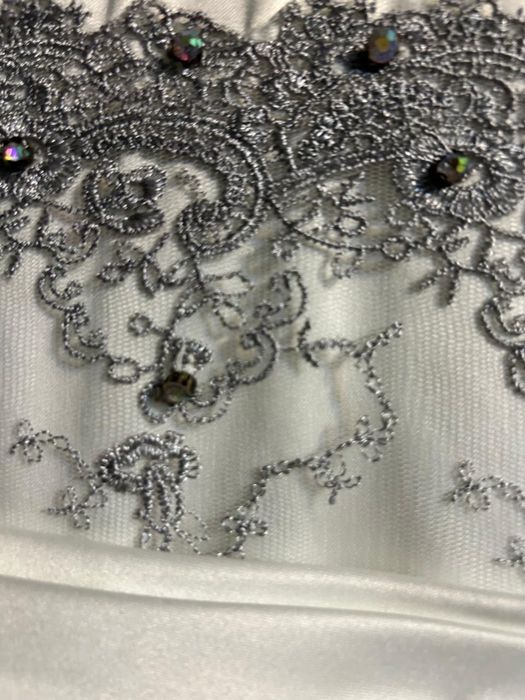 Продам красивое детское платье в пол