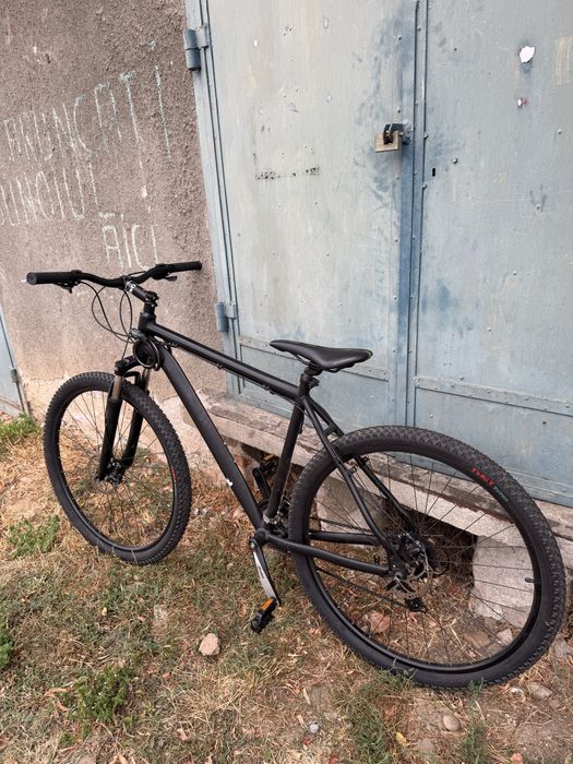 Bicicleta MTB neagra
