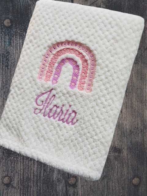 Patura brodata personalizata pentru copii cu curcubeu