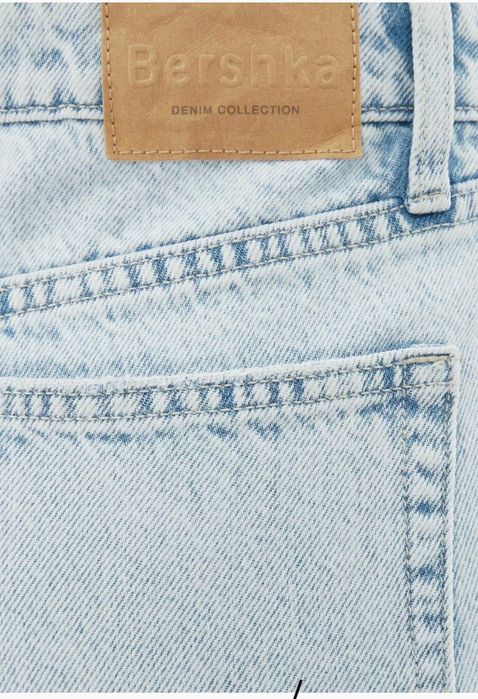 Blugi albaștrii deschis Bershka
