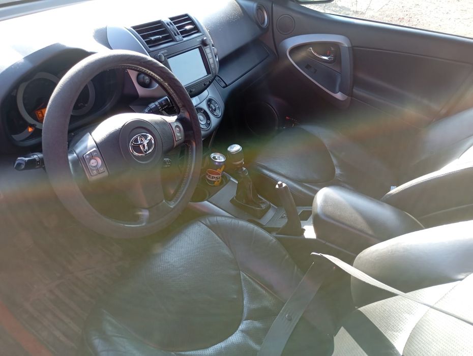 Vând Toyota RAV4