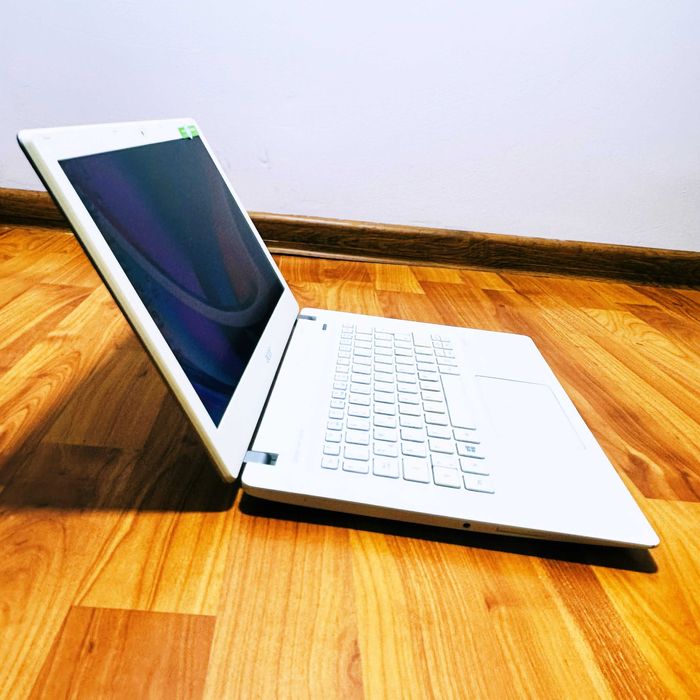 Laptop ACER Aspire V, IntelCore i3-5005U, SSD, Windows 11, UltraSlim