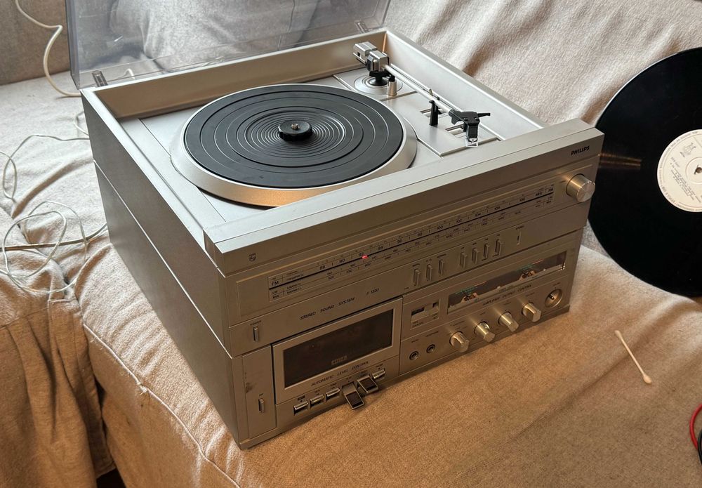 Philips F1320 Sistem Audio Vintage Pickup Radio Casetofon Functional