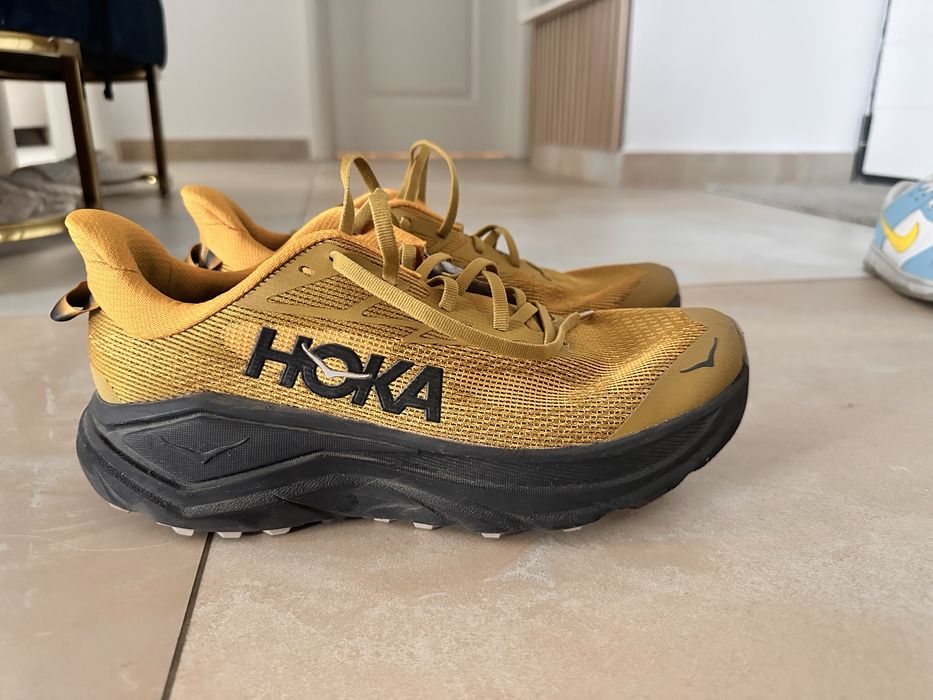 Hoka Challenger 8
