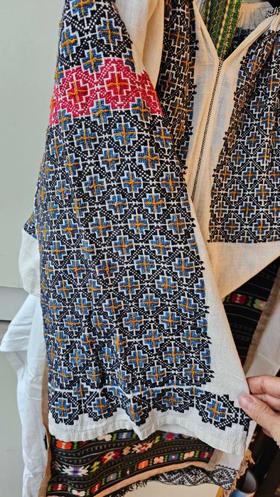 costum traditional de Gorj