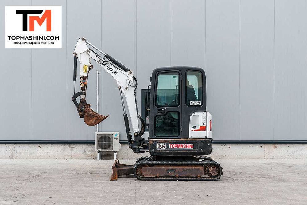 Мини багер Bobcat E25 EM