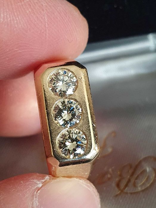 Putere eleganta ghiul unicat power TANK aur masiv si diamante naturale