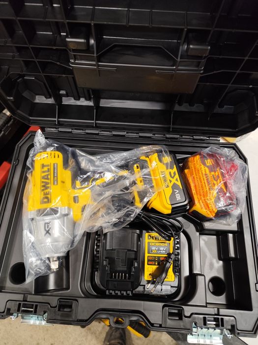 Безчетков акумулаторен гайковерт Девалт Dewalt  DCF900P2T