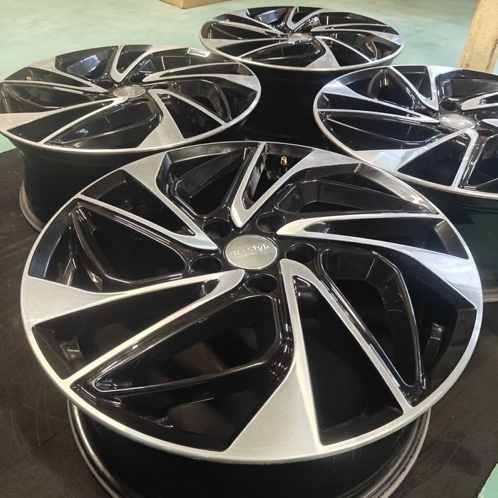 R18 PCD 5 *114,3 Комплект  легкосплавных дисков